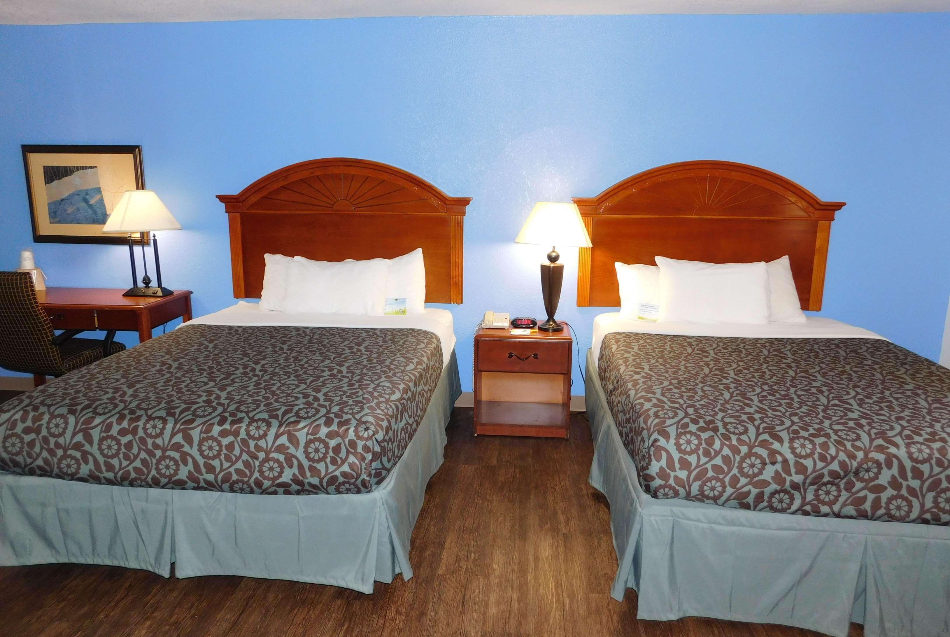 Days Inn By Wyndham Oklahoma City Nw Expressway Warr Acres Eksteriør billede
