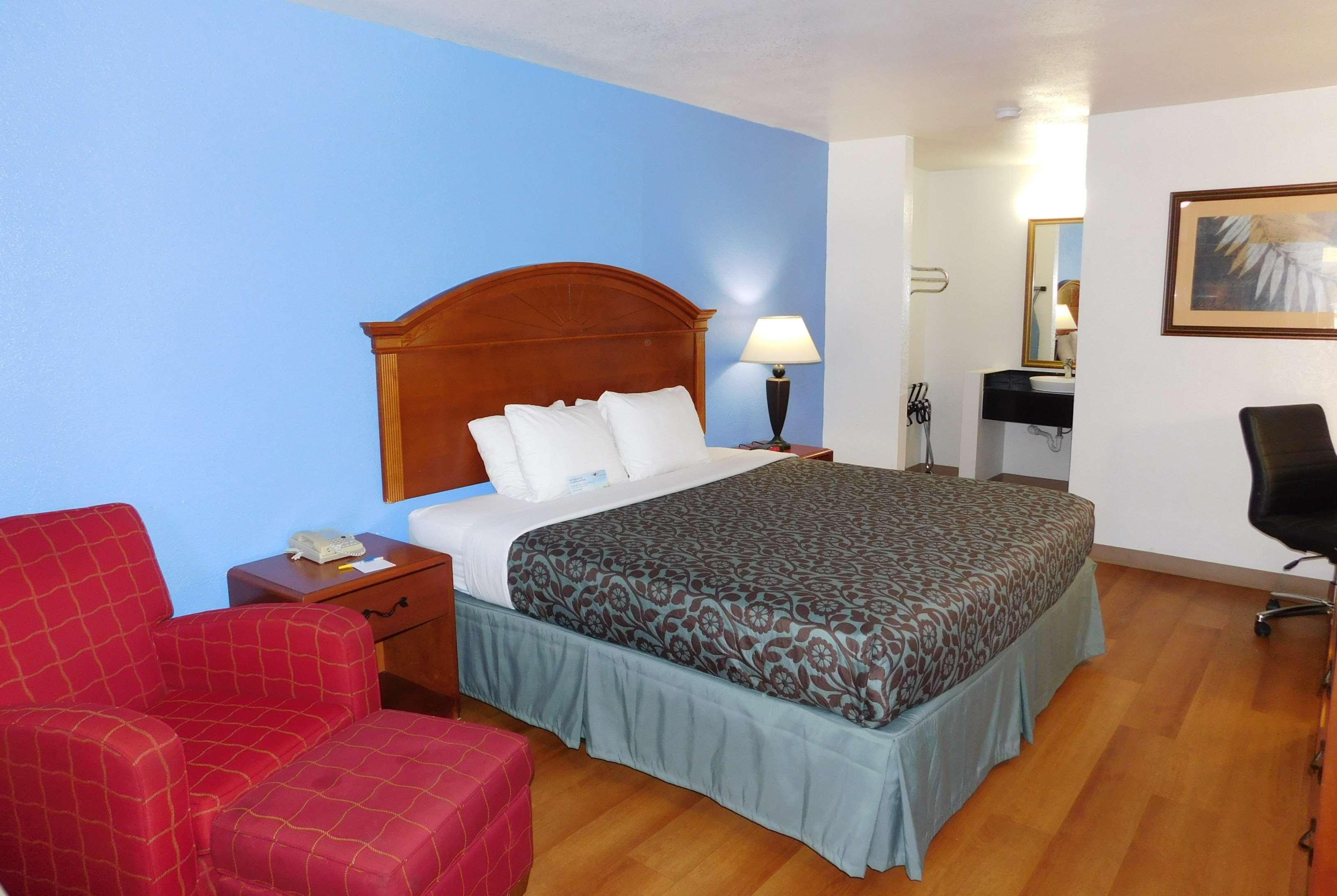Days Inn By Wyndham Oklahoma City Nw Expressway Warr Acres Eksteriør billede