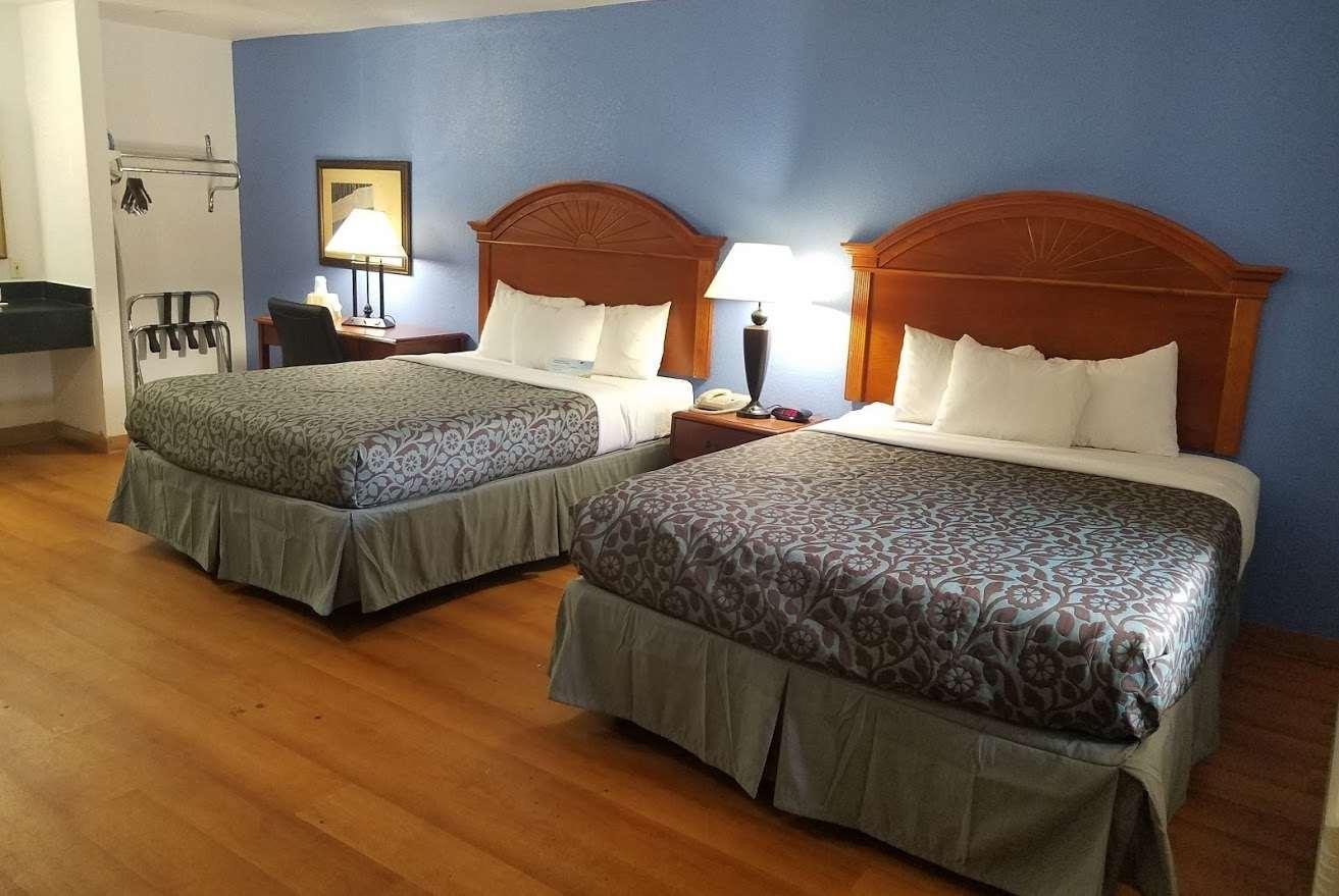 Days Inn By Wyndham Oklahoma City Nw Expressway Warr Acres Eksteriør billede