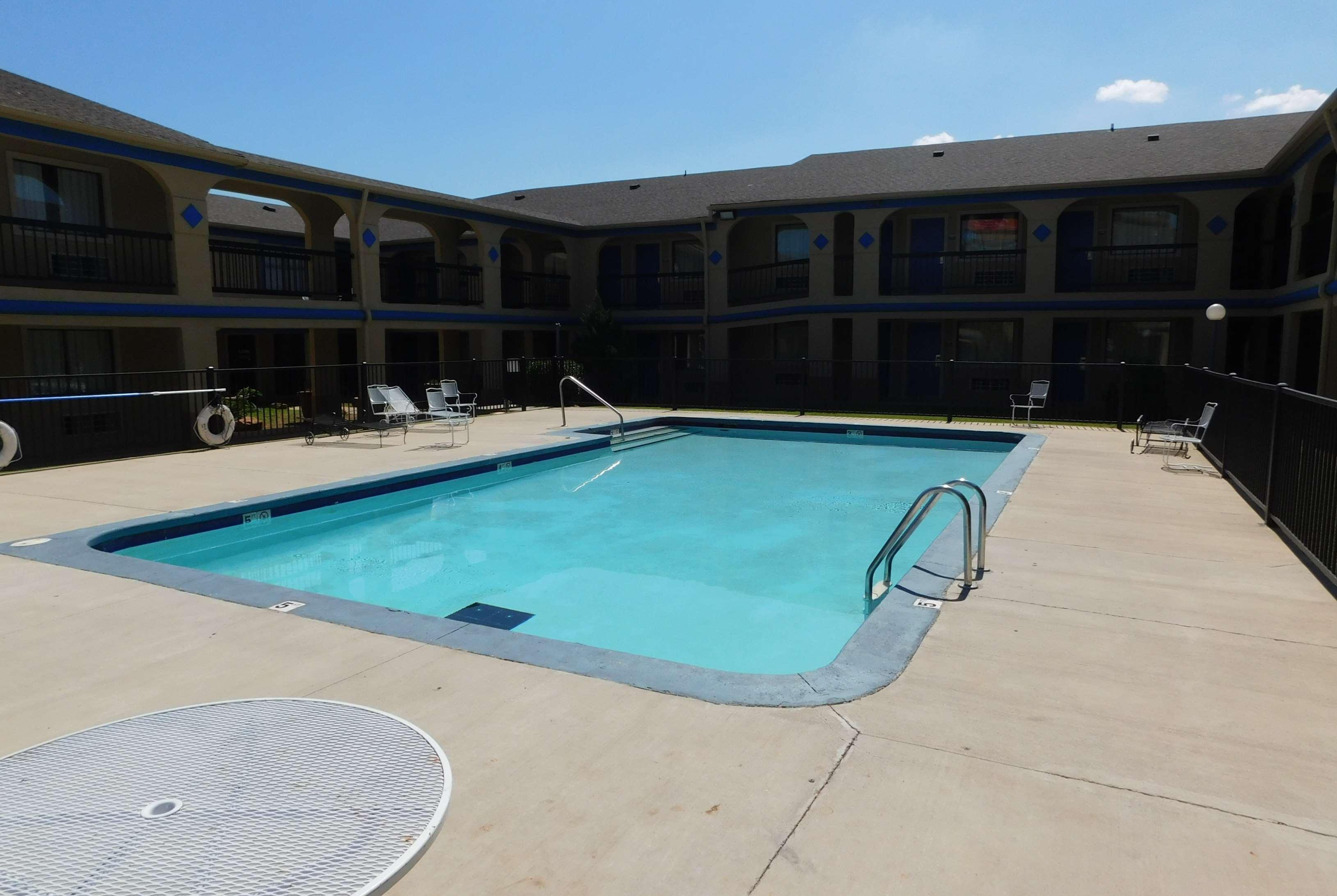 Days Inn By Wyndham Oklahoma City Nw Expressway Warr Acres Eksteriør billede