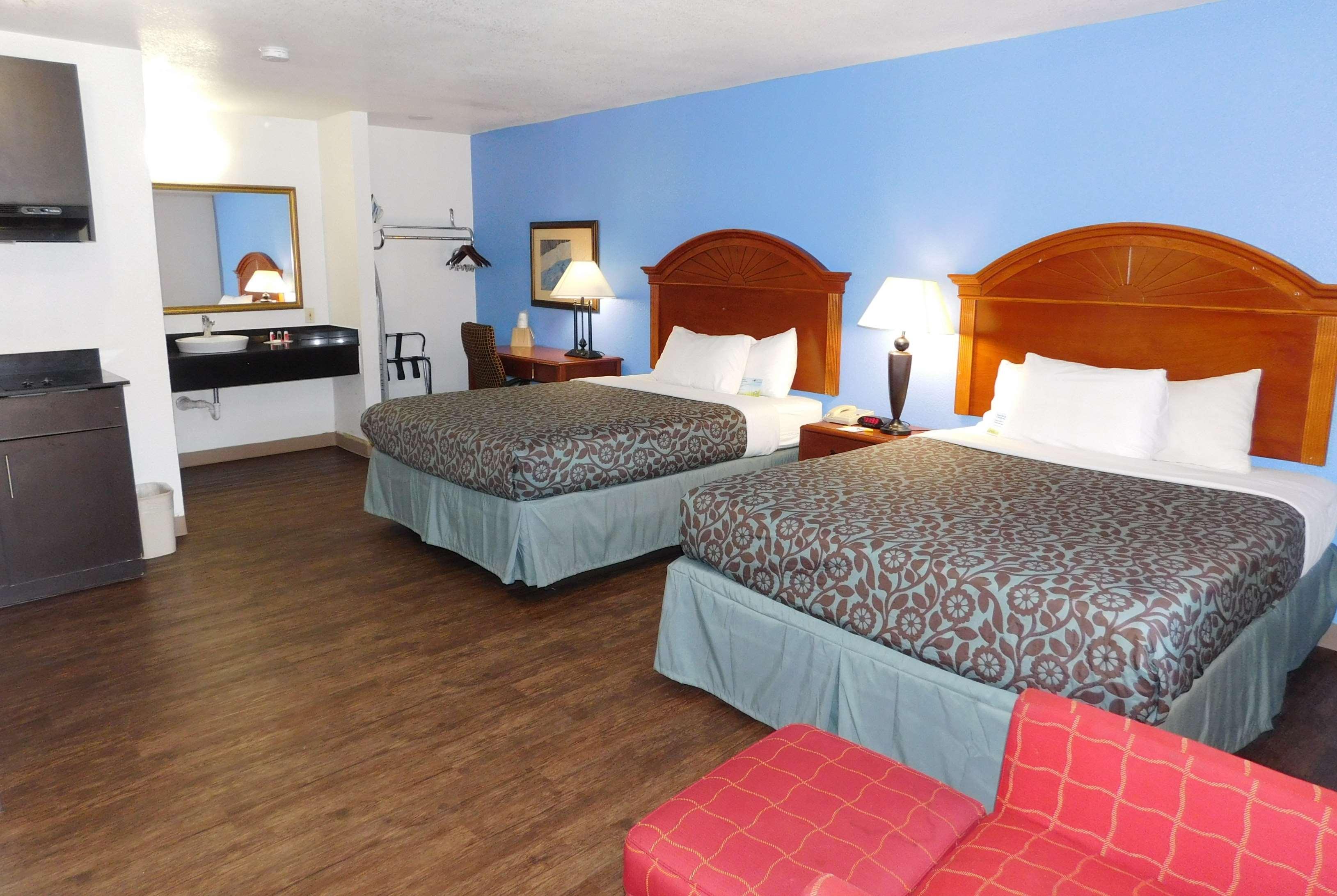 Days Inn By Wyndham Oklahoma City Nw Expressway Warr Acres Eksteriør billede