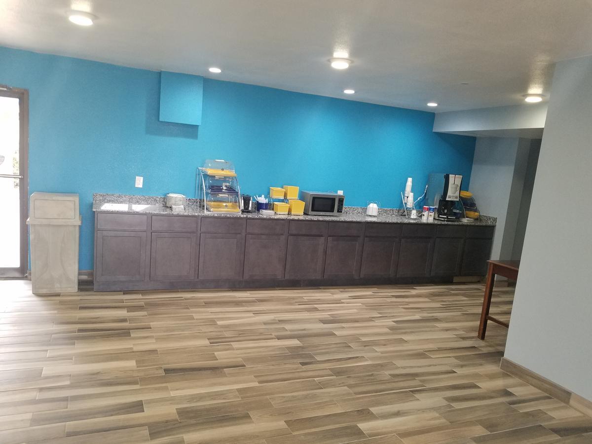 Days Inn By Wyndham Oklahoma City Nw Expressway Warr Acres Eksteriør billede
