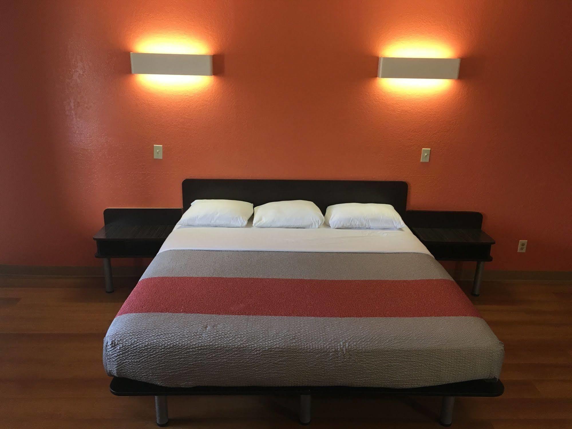 Days Inn By Wyndham Oklahoma City Nw Expressway Warr Acres Eksteriør billede