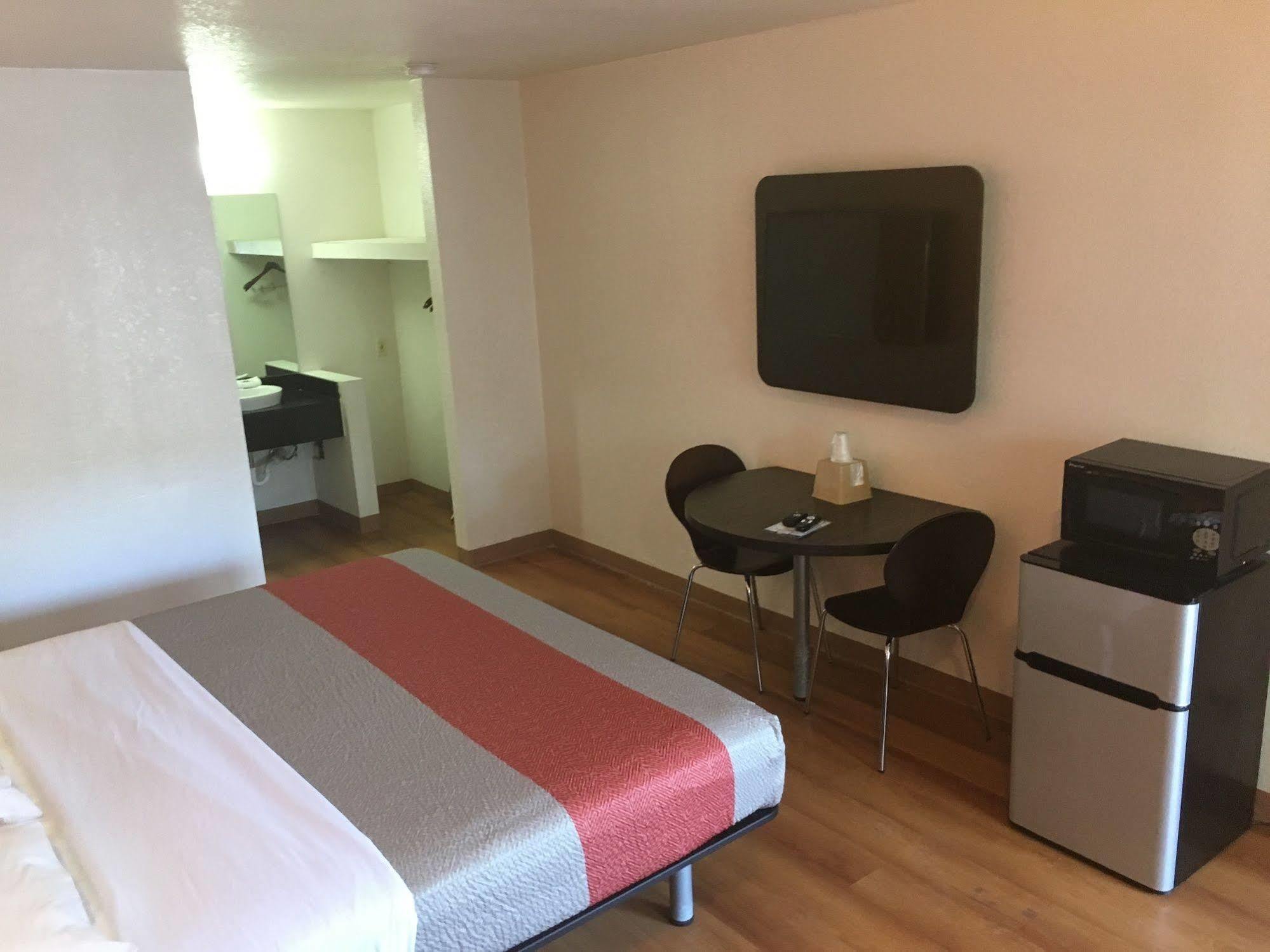 Days Inn By Wyndham Oklahoma City Nw Expressway Warr Acres Eksteriør billede