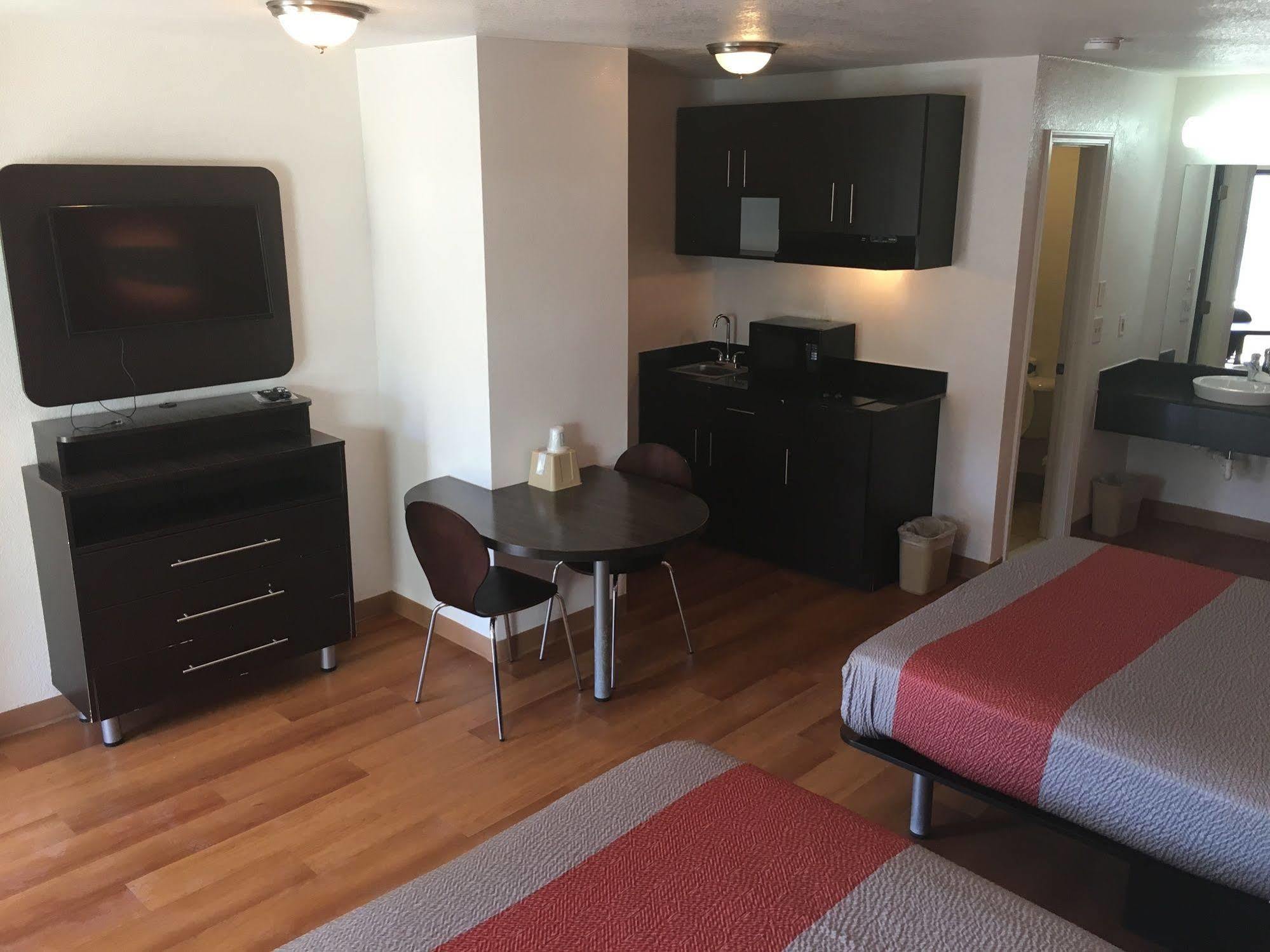 Days Inn By Wyndham Oklahoma City Nw Expressway Warr Acres Eksteriør billede