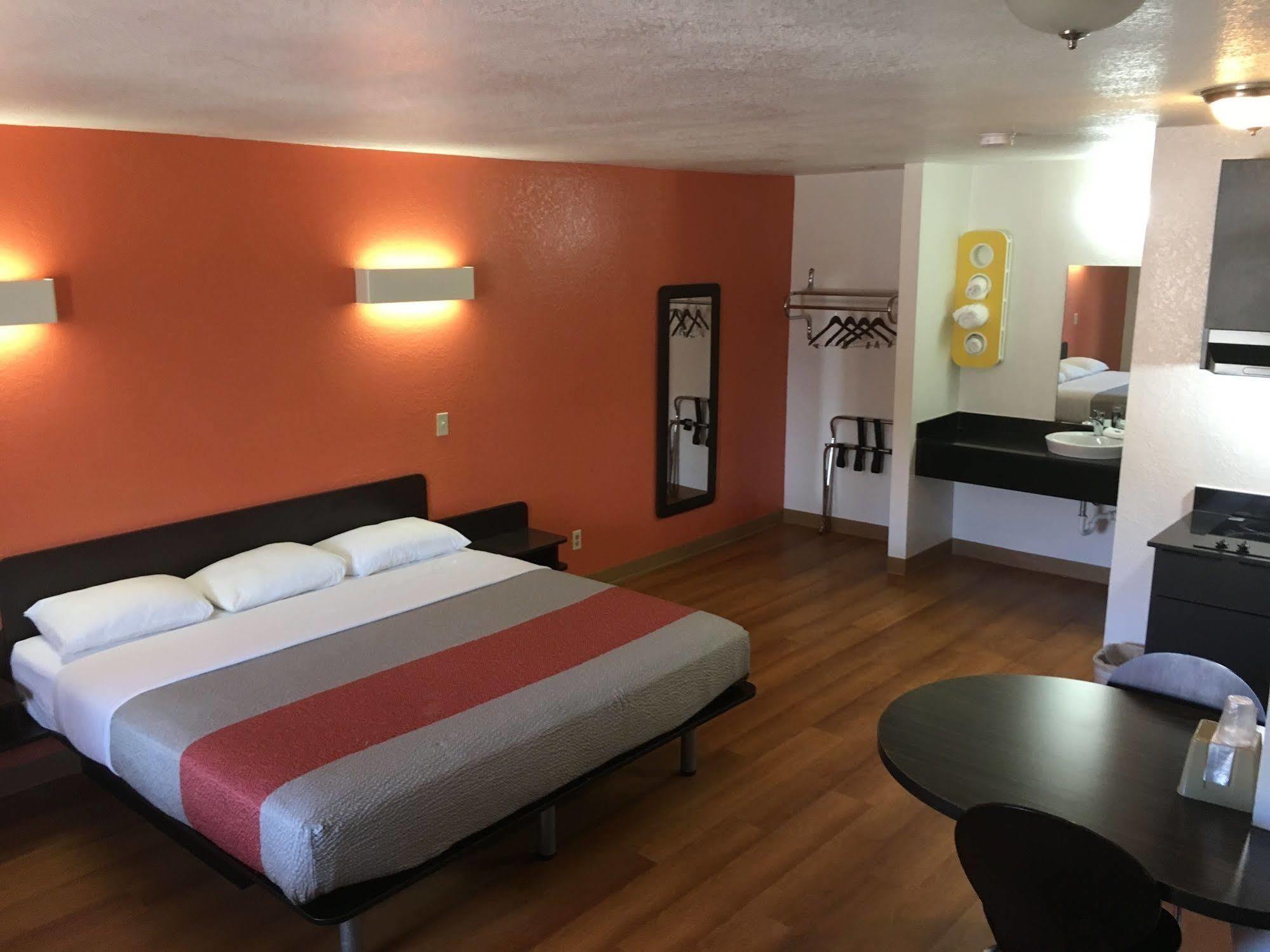 Days Inn By Wyndham Oklahoma City Nw Expressway Warr Acres Eksteriør billede